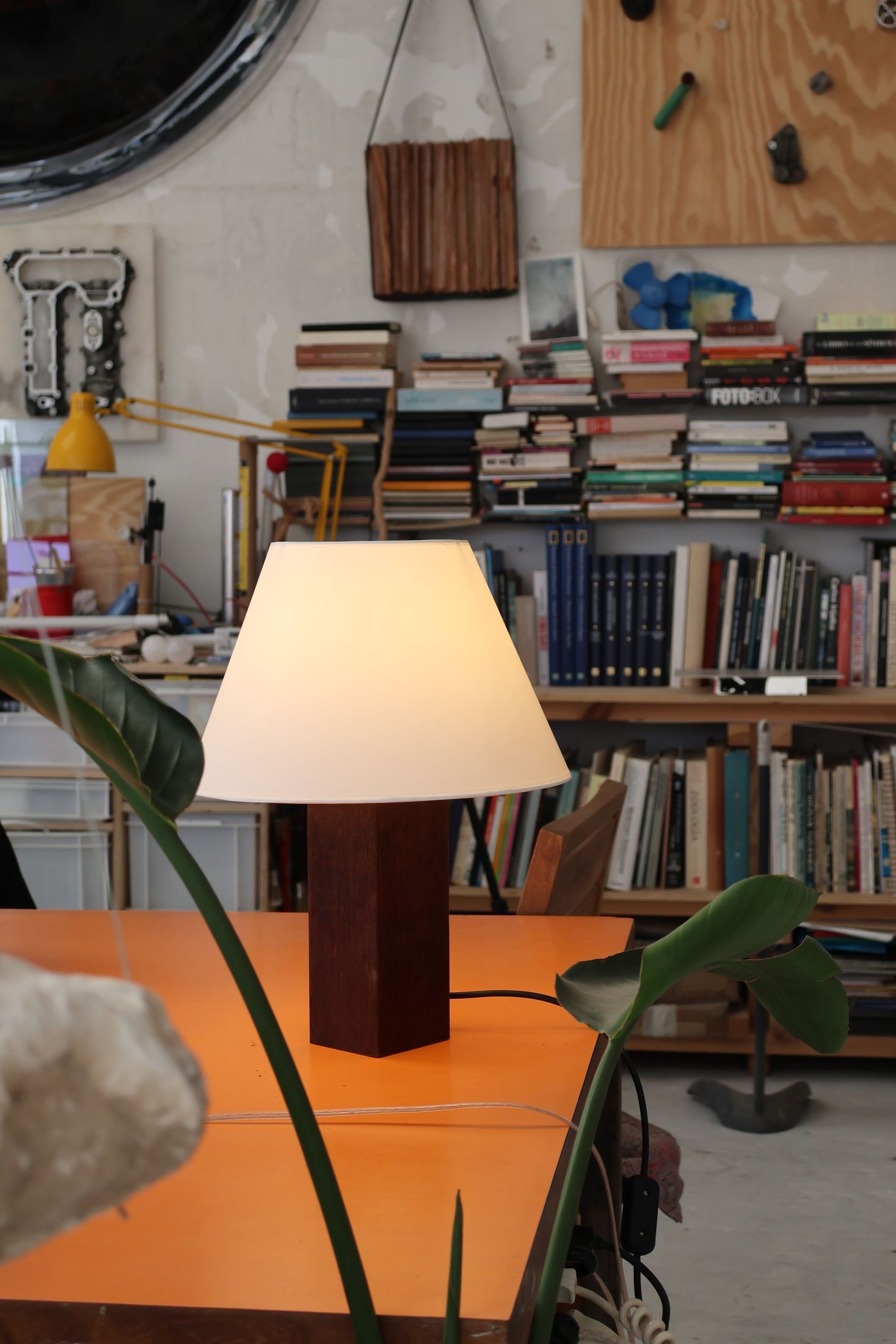 Finish of a VORA HOUSE lamp in the workshop
